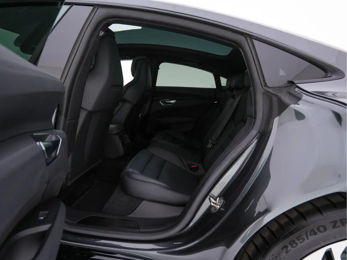 93 kWh Quattro (3-Fase-11 kW) {SOH-93%} (INCL-BTW) *HEATPUMP | PANO | FULL-LED | LEATHER | AUDI-SOUND | DIGI-COCKPIT | NAVI-FULLMAP | HEATED-SPORTSEATS | TOPVIEW | DAB | KEYLESS | LANE-ASSIS