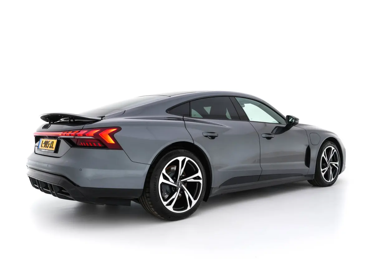 93 kWh Quattro (3-Fase-11 kW) {SOH-93%} (INCL-BTW) *HEATPUMP | PANO | FULL-LED | LEATHER | AUDI-SOUND | DIGI-COCKPIT | NAVI-FULLMAP | HEATED-SPORTSEATS | TOPVIEW | DAB | KEYLESS | LANE-ASSIS