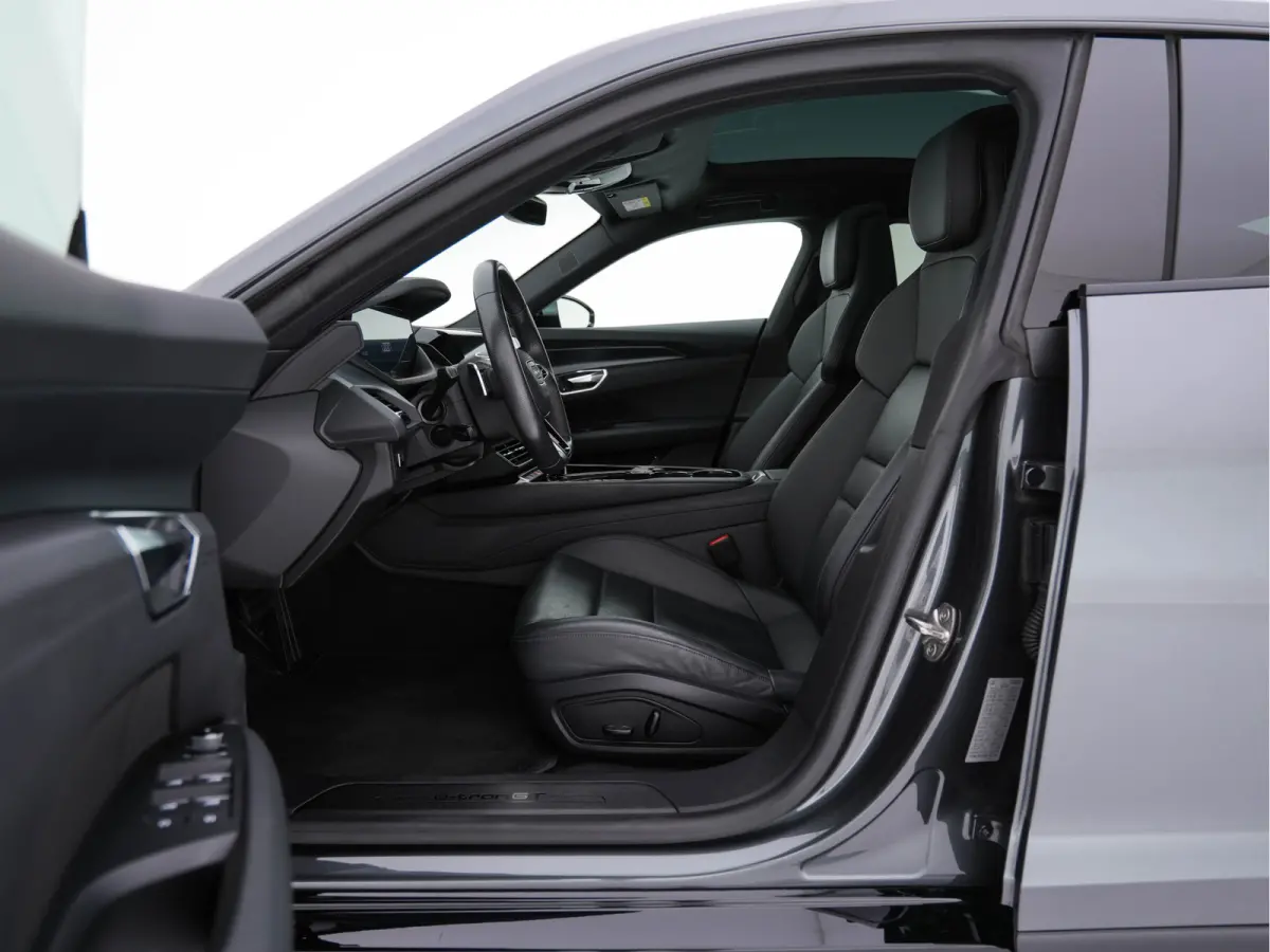 93 kWh Quattro (3-Fase-11 kW) {SOH-93%} (INCL-BTW) *HEATPUMP | PANO | FULL-LED | LEATHER | AUDI-SOUND | DIGI-COCKPIT | NAVI-FULLMAP | HEATED-SPORTSEATS | TOPVIEW | DAB | KEYLESS | LANE-ASSIS