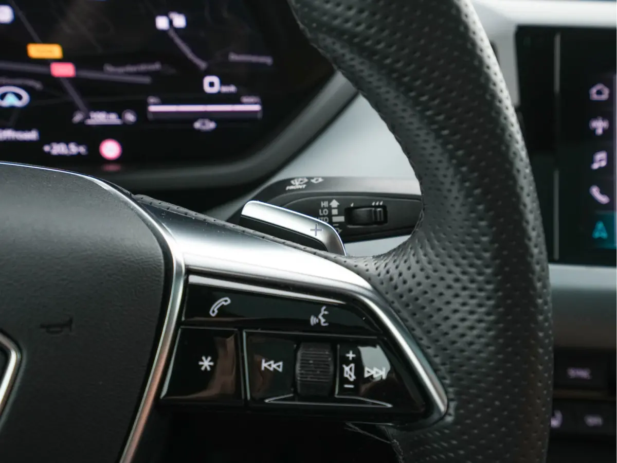 93 kWh Quattro (3-Fase-11 kW) {SOH-93%} (INCL-BTW) *HEATPUMP | PANO | FULL-LED | LEATHER | AUDI-SOUND | DIGI-COCKPIT | NAVI-FULLMAP | HEATED-SPORTSEATS | TOPVIEW | DAB | KEYLESS | LANE-ASSIS