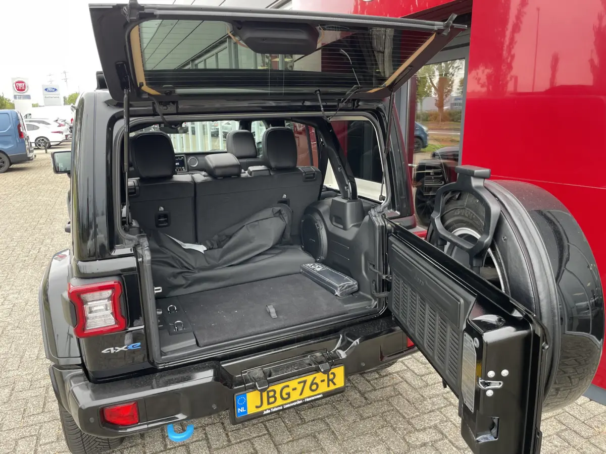 4xe 380 Overland By Irmscher | Leer | Camera's | 20" Velgen | Treeplanken