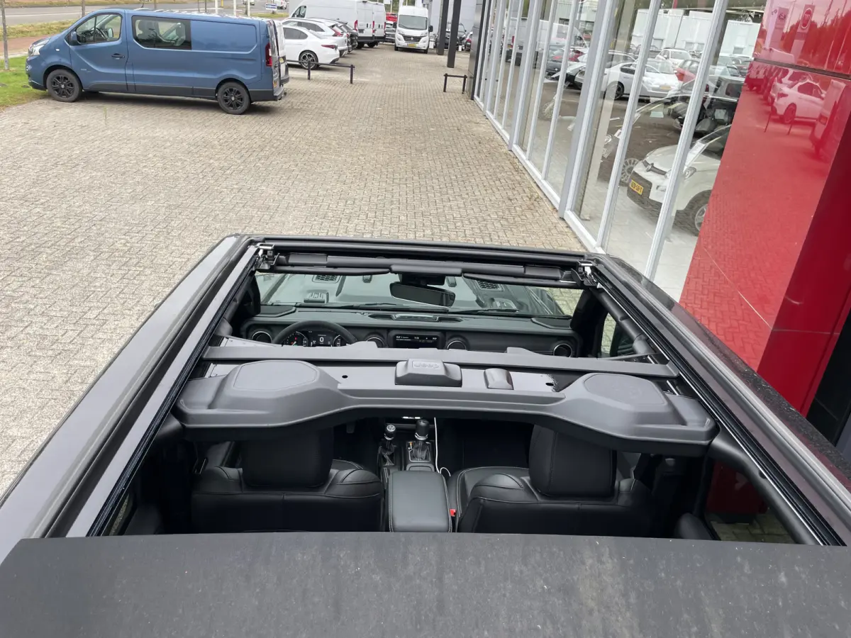 4xe 380 Overland By Irmscher | Leer | Camera's | 20" Velgen | Treeplanken