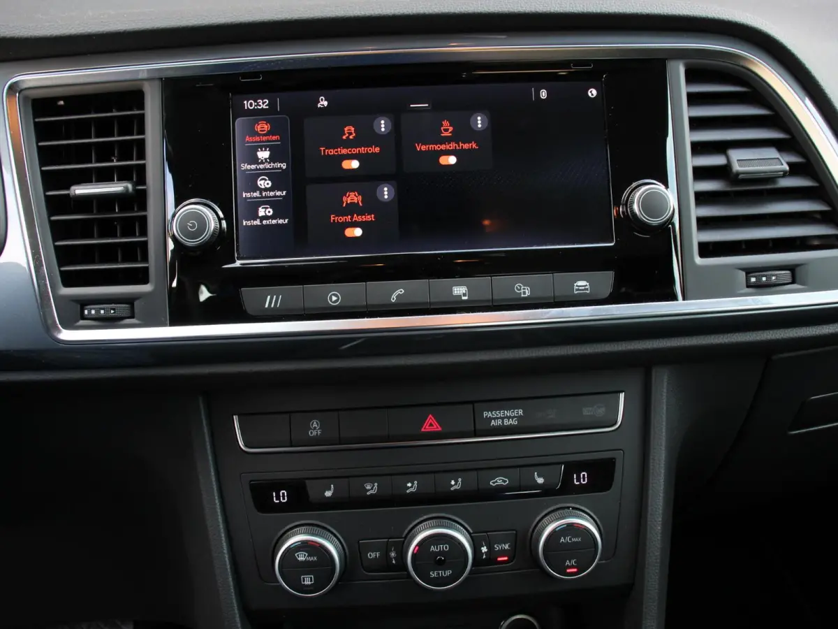 1.5 TSI Style Business Intense Climate control Cruise control Keyless start Verwarmde voorstoelen Verwarmde stuur LED Parkeersensoren achter Apple Carplay/ Android Auto