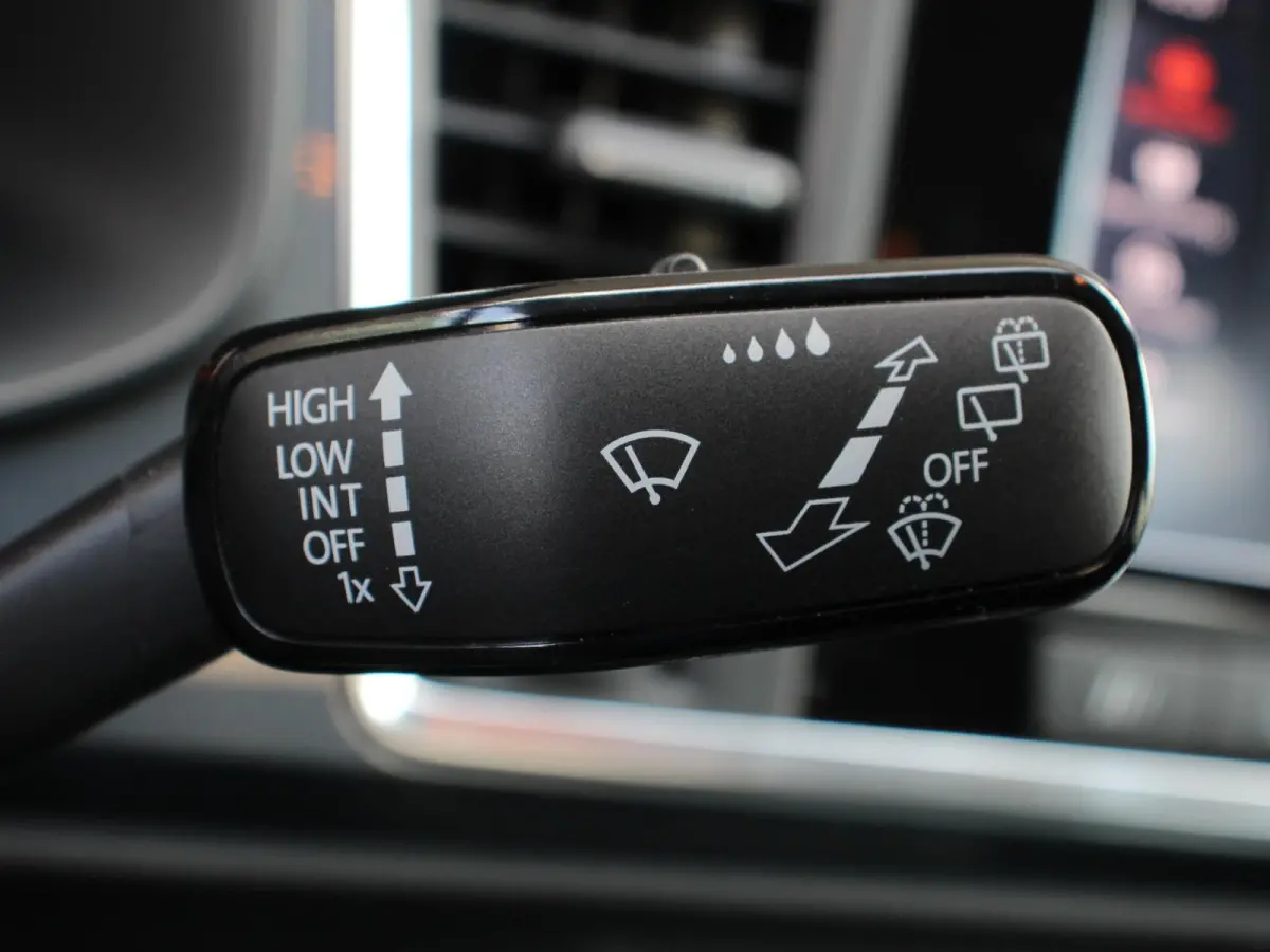 1.5 TSI Style Business Intense Climate control Cruise control Keyless start Verwarmde voorstoelen Verwarmde stuur LED Parkeersensoren achter Apple Carplay/ Android Auto