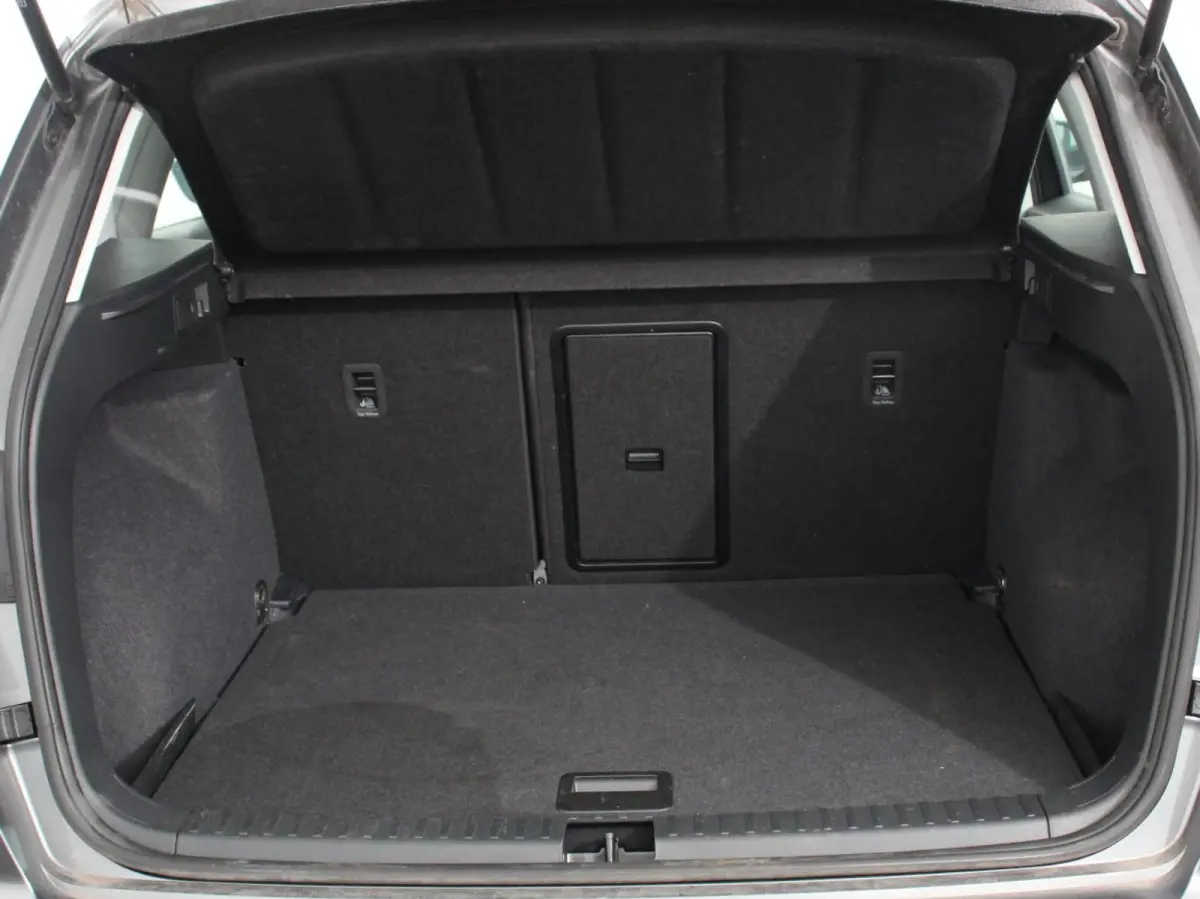 1.5 TSI Style Business Intense Climate control Cruise control Keyless start Verwarmde voorstoelen Verwarmde stuur LED Parkeersensoren achter Apple Carplay/ Android Auto