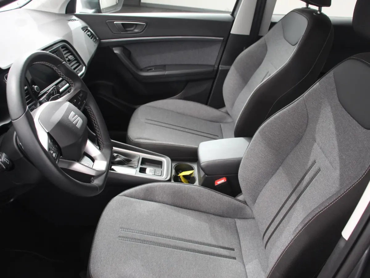 1.5 TSI Style Business Intense Climate control Cruise control Keyless start Verwarmde voorstoelen Verwarmde stuur LED Parkeersensoren achter Apple Carplay/ Android Auto