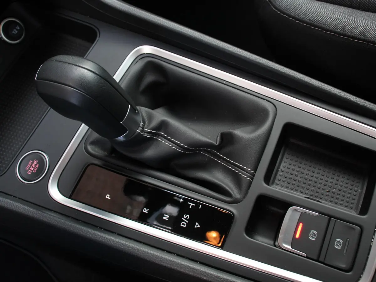 1.5 TSI Style Business Intense Climate control Cruise control Keyless start Verwarmde voorstoelen Verwarmde stuur LED Parkeersensoren achter Apple Carplay/ Android Auto