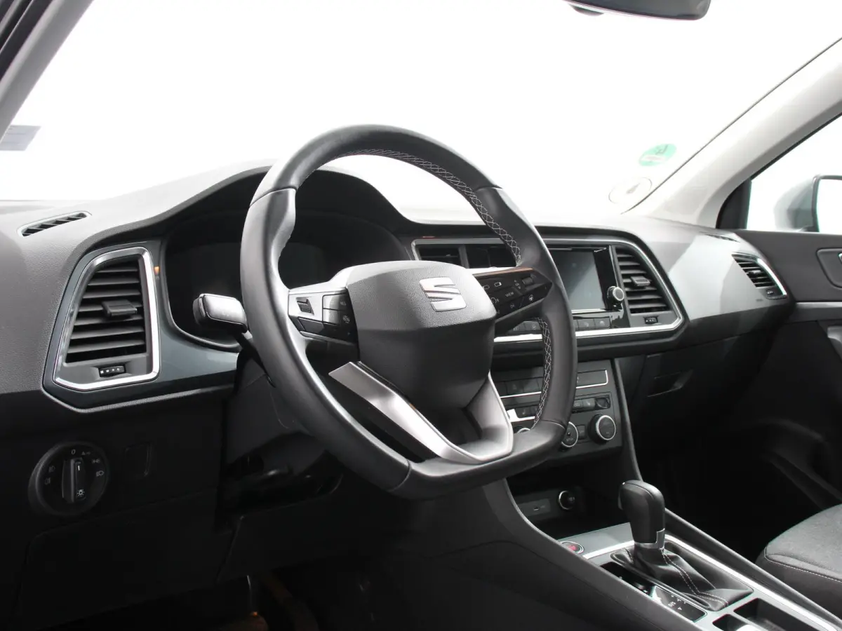 1.5 TSI Style Business Intense Climate control Cruise control Keyless start Verwarmde voorstoelen Verwarmde stuur LED Parkeersensoren achter Apple Carplay/ Android Auto