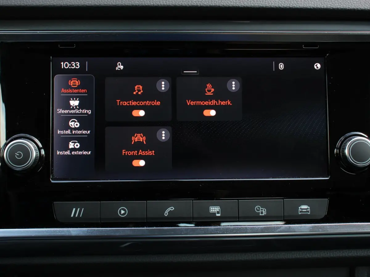 1.5 TSI Style Business Intense Climate control Cruise control Keyless start Verwarmde voorstoelen Verwarmde stuur LED Parkeersensoren achter Apple Carplay/ Android Auto