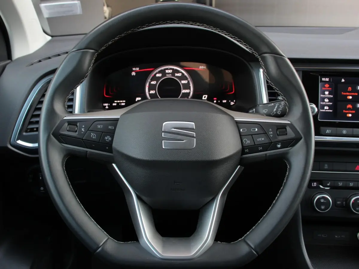 1.5 TSI Style Business Intense Climate control Cruise control Keyless start Verwarmde voorstoelen Verwarmde stuur LED Parkeersensoren achter Apple Carplay/ Android Auto