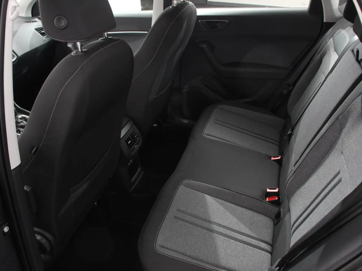 1.5 TSI Style Business Intense Climate control Cruise control Keyless start Verwarmde voorstoelen Verwarmde stuur LED Parkeersensoren achter Apple Carplay/ Android Auto