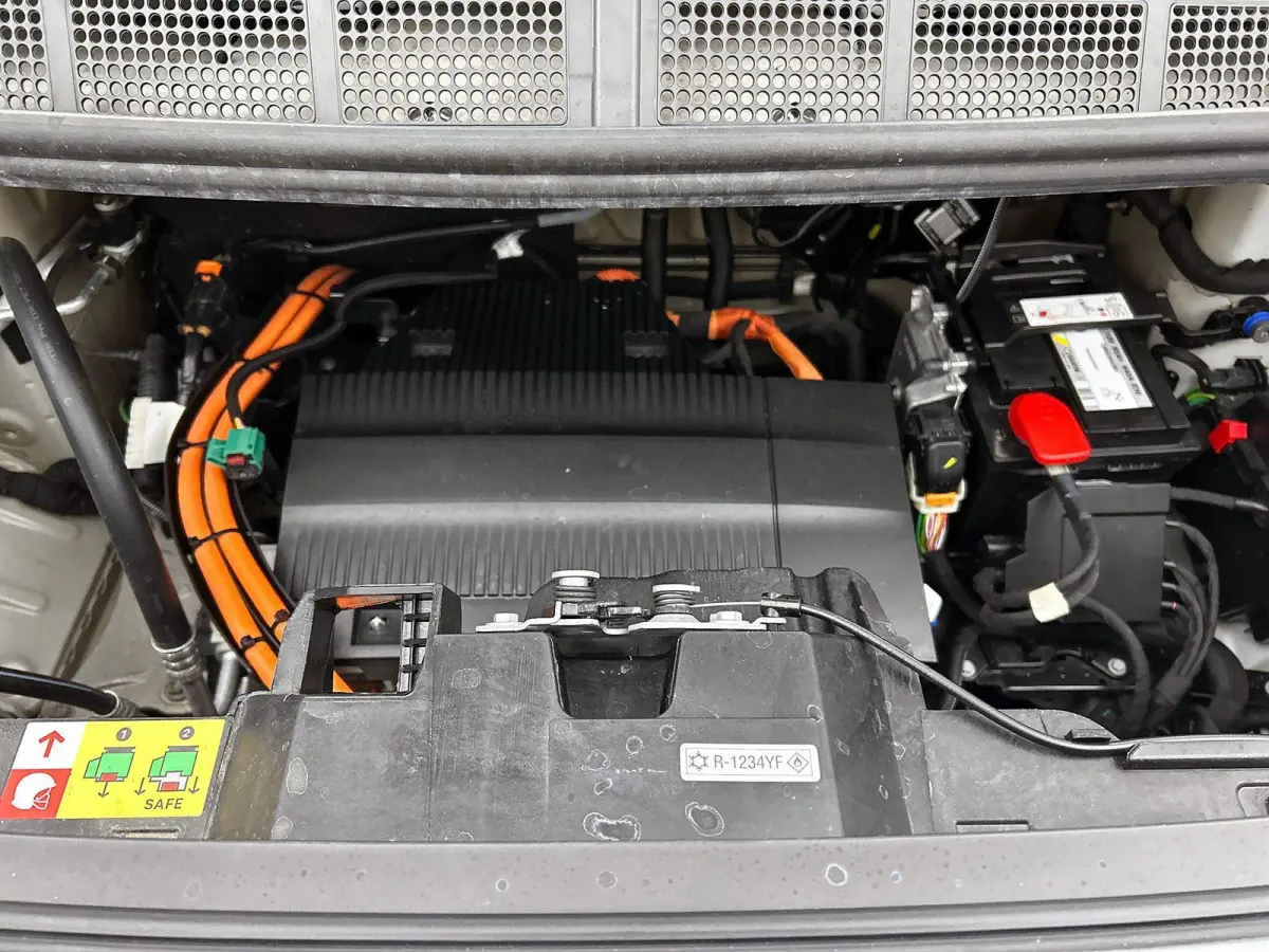 L3H1 75 kWh 9-persoons PERSONENBUS Airco Navi PDCA