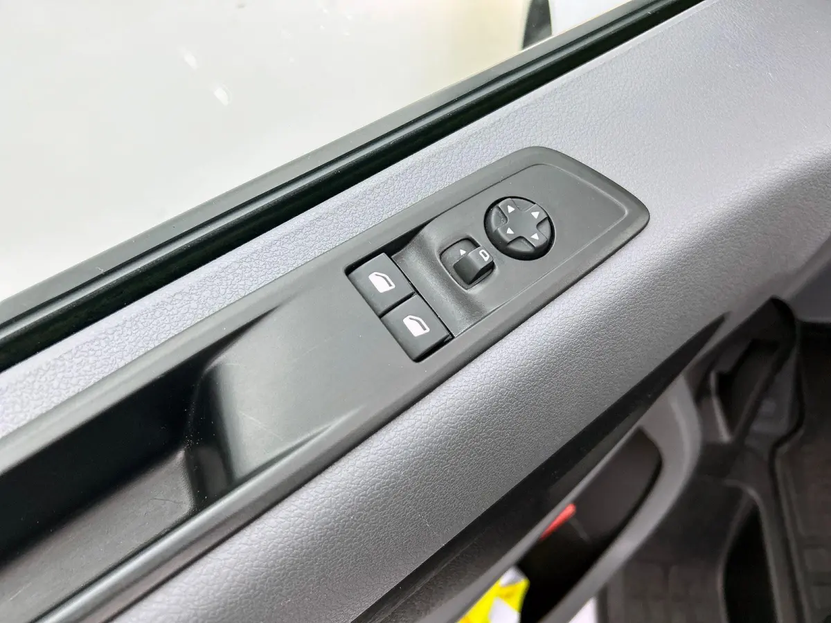 L3H1 75 kWh 9-persoons PERSONENBUS Airco Navi PDCA