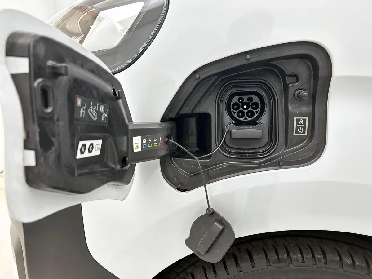 L3H1 75 kWh 9-persoons PERSONENBUS Airco Navi PDCA