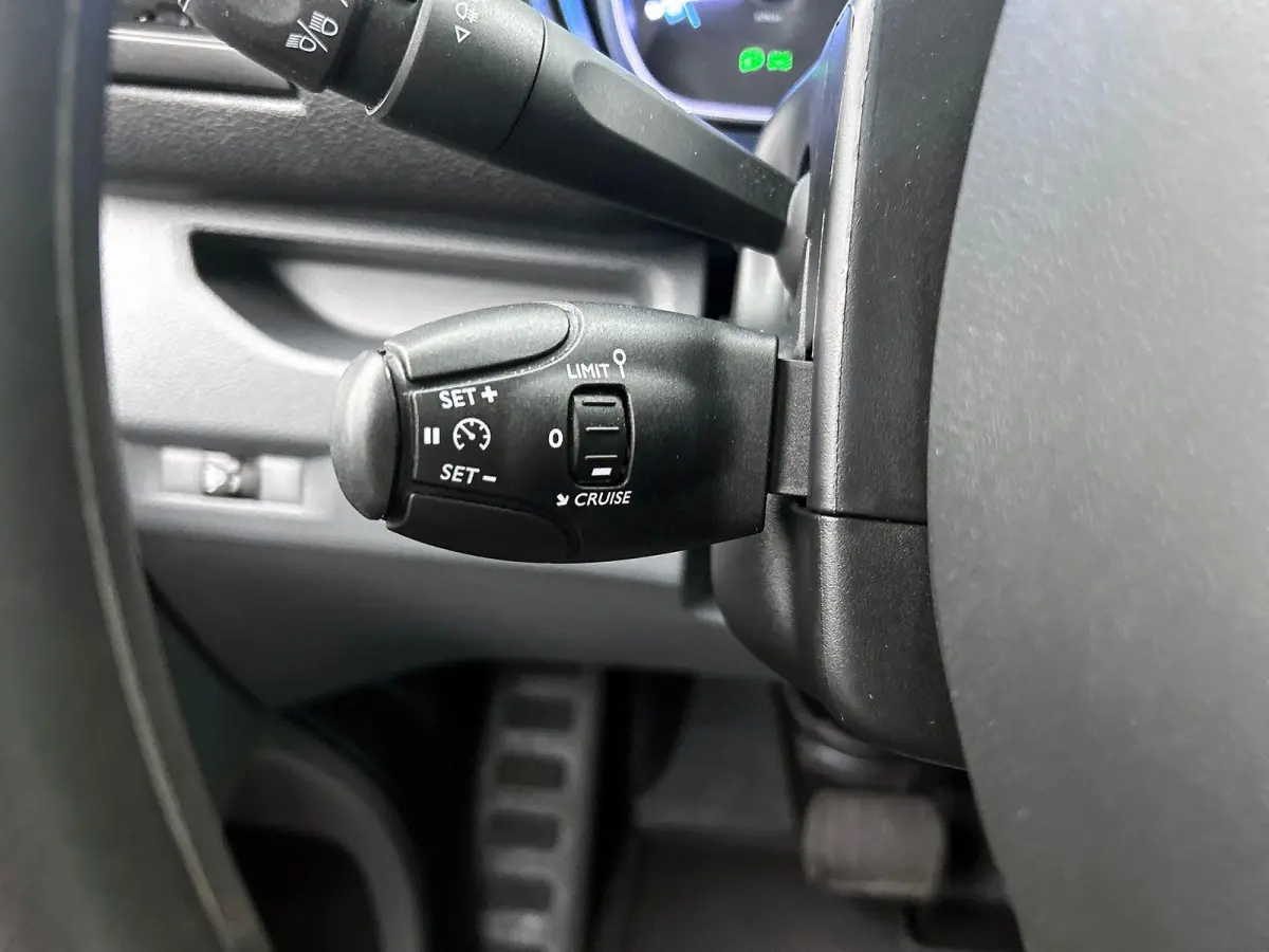 L3H1 75 kWh 9-persoons PERSONENBUS Airco Navi PDCA