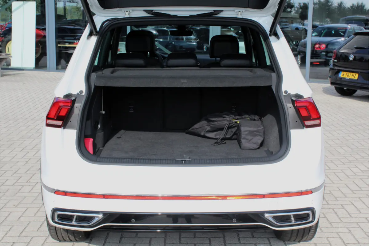 1.4 TSI eHybrid R-Line 245pk PANO LEER IQ LIGHT TREKHAAK 20" 360 CAMERA