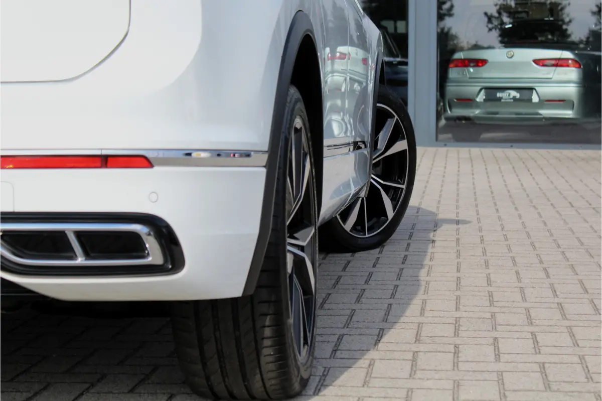 1.4 TSI eHybrid R-Line 245pk PANO LEER IQ LIGHT TREKHAAK 20" 360 CAMERA