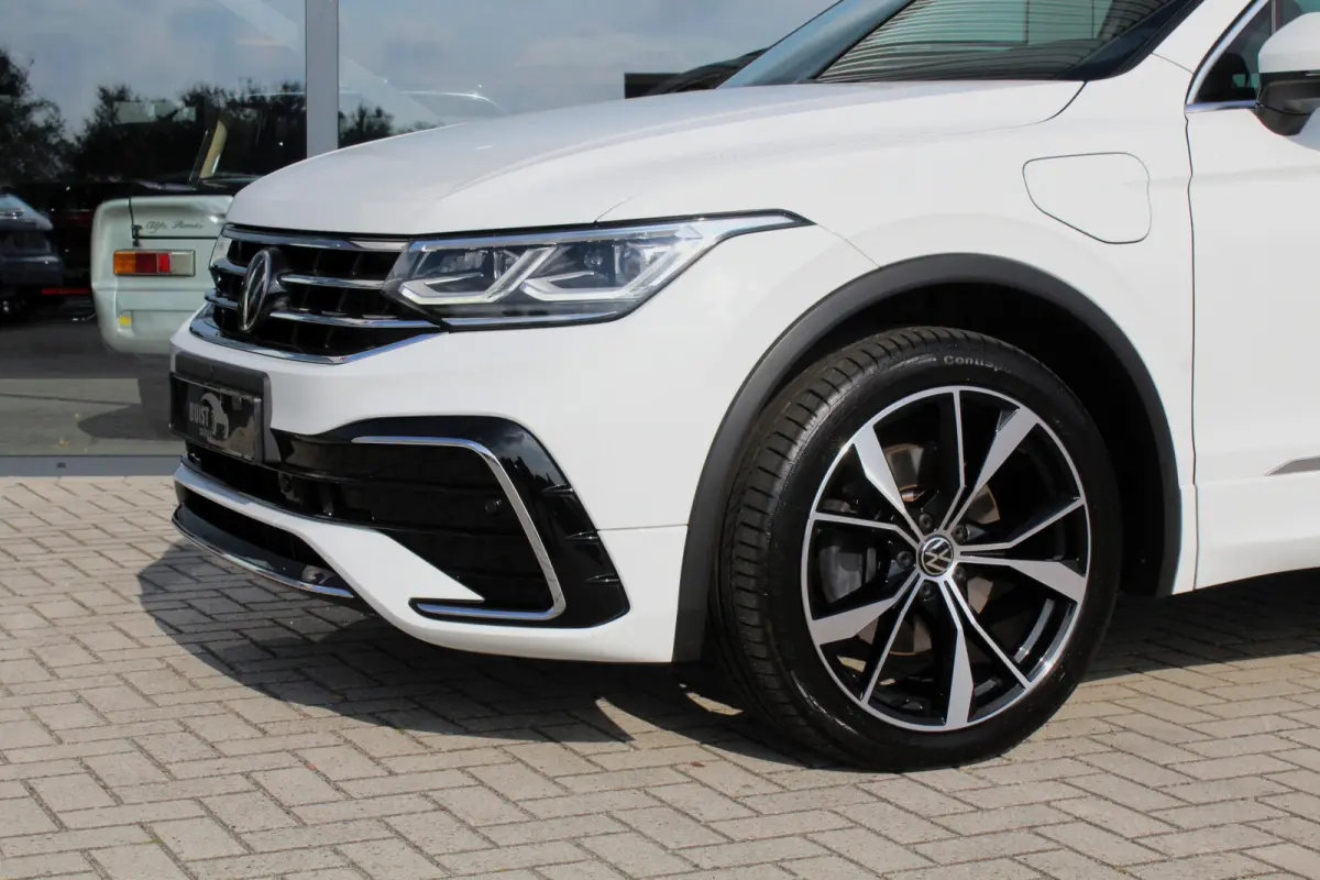 1.4 TSI eHybrid R-Line 245pk PANO LEER IQ LIGHT TREKHAAK 20" 360 CAMERA