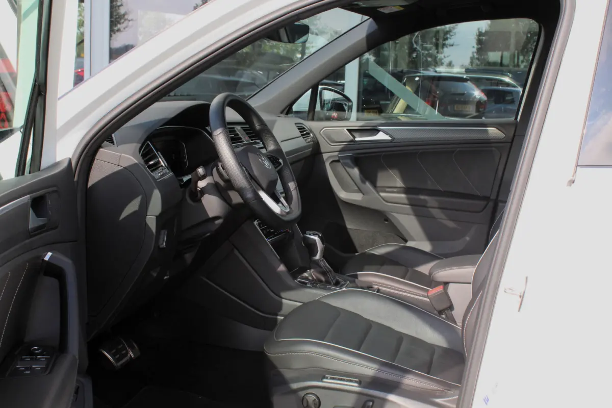 1.4 TSI eHybrid R-Line 245pk PANO LEER IQ LIGHT TREKHAAK 20" 360 CAMERA