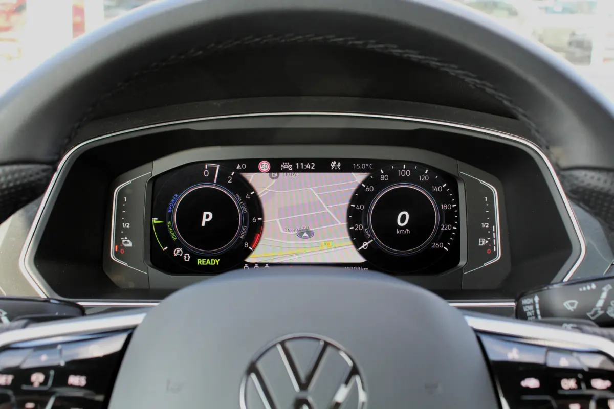 1.4 TSI eHybrid R-Line 245pk PANO LEER IQ LIGHT TREKHAAK 20" 360 CAMERA