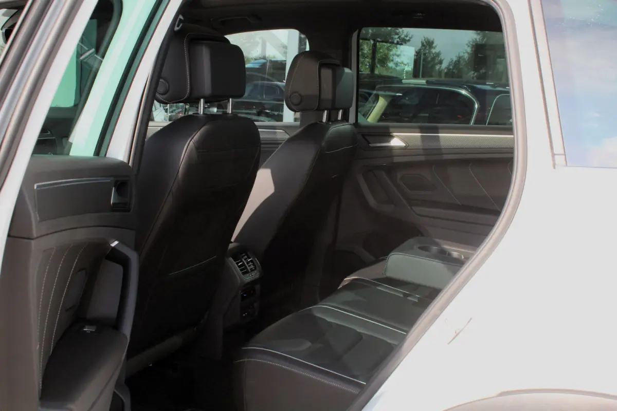 1.4 TSI eHybrid R-Line 245pk PANO LEER IQ LIGHT TREKHAAK 20" 360 CAMERA