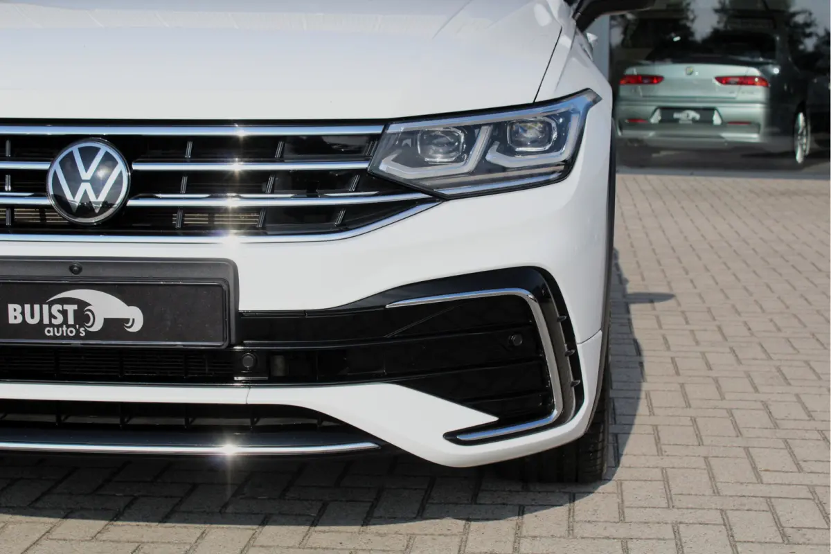 1.4 TSI eHybrid R-Line 245pk PANO LEER IQ LIGHT TREKHAAK 20" 360 CAMERA