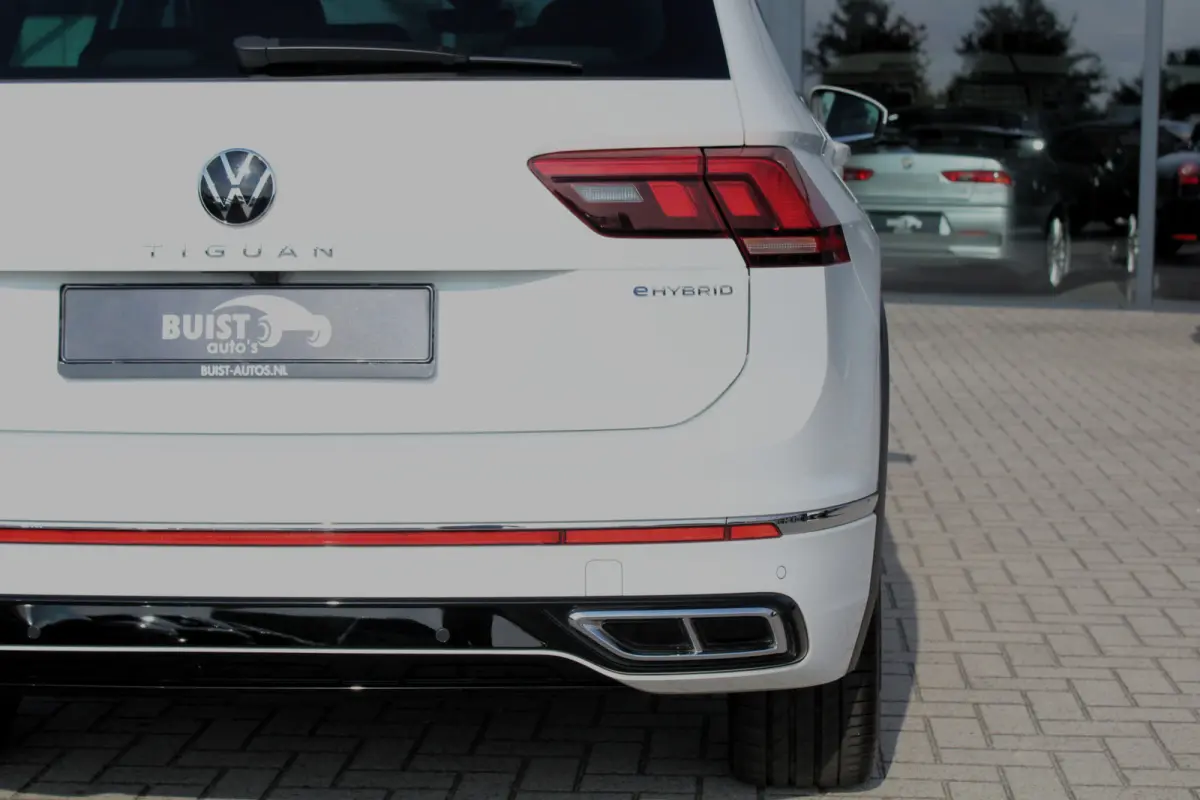 1.4 TSI eHybrid R-Line 245pk PANO LEER IQ LIGHT TREKHAAK 20" 360 CAMERA