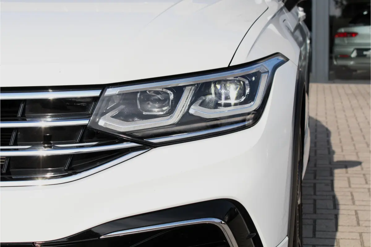 1.4 TSI eHybrid R-Line 245pk PANO LEER IQ LIGHT TREKHAAK 20" 360 CAMERA