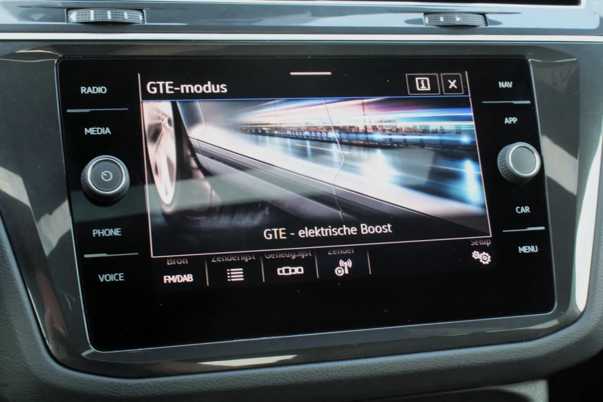 1.4 TSI eHybrid R-Line 245pk PANO LEER IQ LIGHT TREKHAAK 20" 360 CAMERA