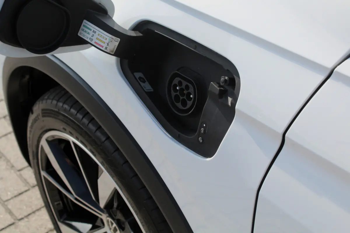 1.4 TSI eHybrid R-Line 245pk PANO LEER IQ LIGHT TREKHAAK 20" 360 CAMERA