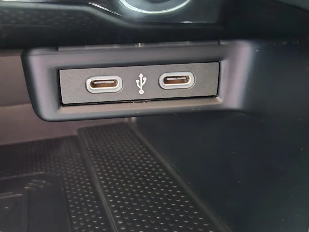 1.0 TSI Life | Navigatie | Digitaal dashboard | Adapt. Cruise Control | Parkeersensoren | Licht metalen velgen