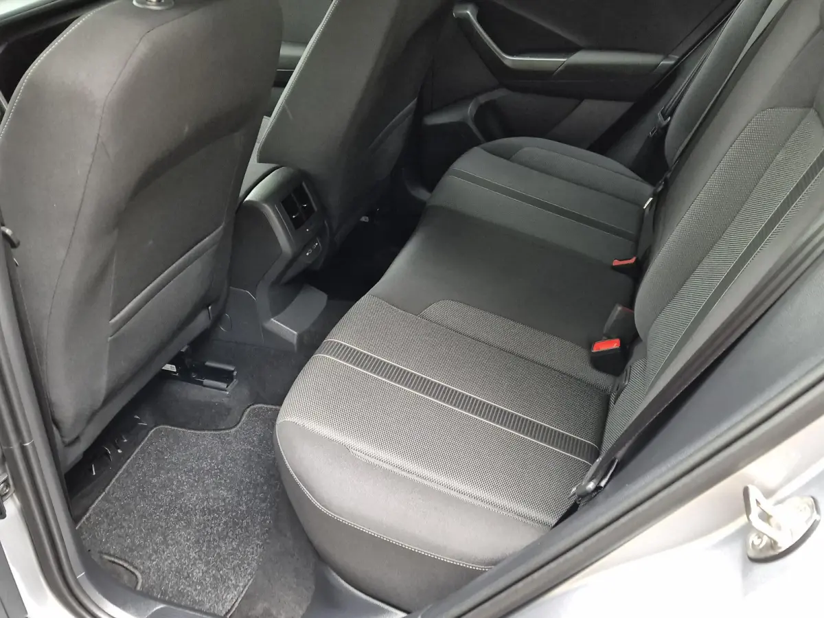1.0 TSI Life | Navigatie | Digitaal dashboard | Adapt. Cruise Control | Parkeersensoren | Licht metalen velgen