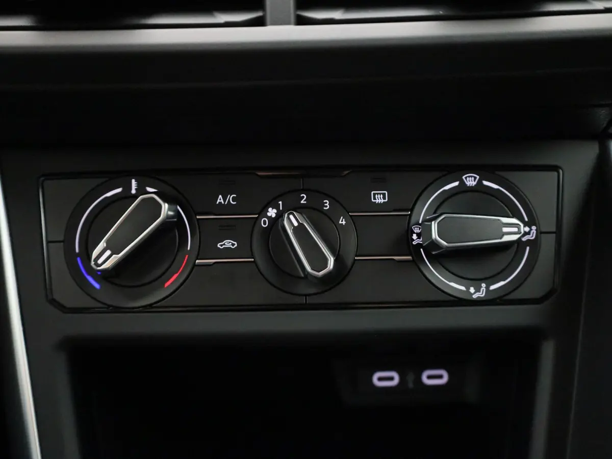 1.0 TSI Life Edition | Draadloze Apple Carplay | Adaptieve cruise control | Travel Assist | Parkeersensoren | Achteruitrij camera |