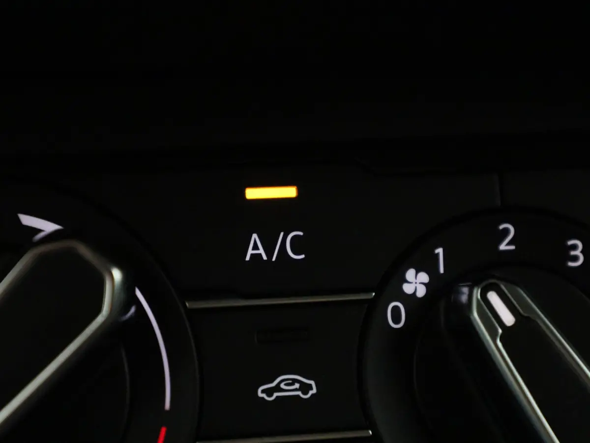 1.0 TSI Life Edition | Draadloze Apple Carplay | Adaptieve cruise control | Travel Assist | Parkeersensoren | Achteruitrij camera |