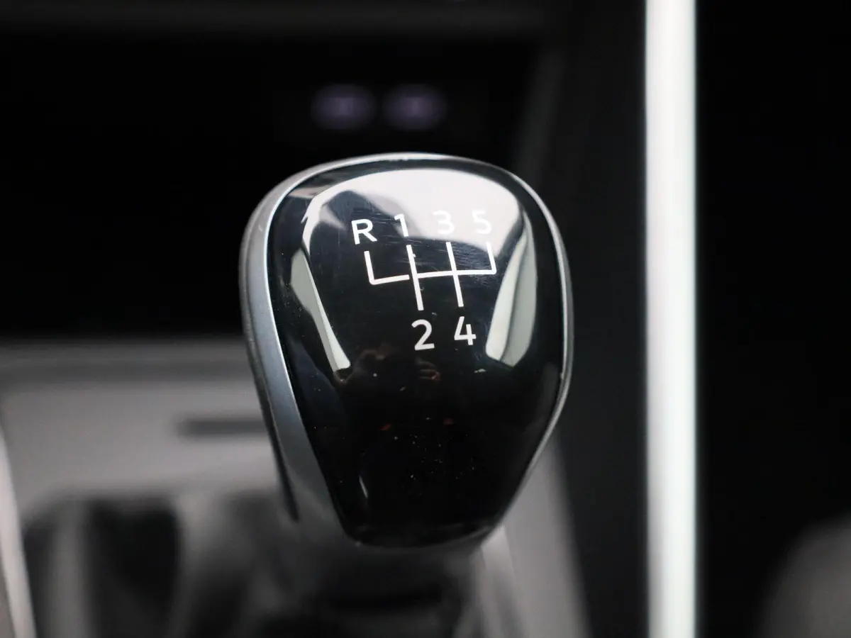 1.0 TSI Life Edition | Draadloze Apple Carplay | Adaptieve cruise control | Travel Assist | Parkeersensoren | Achteruitrij camera |