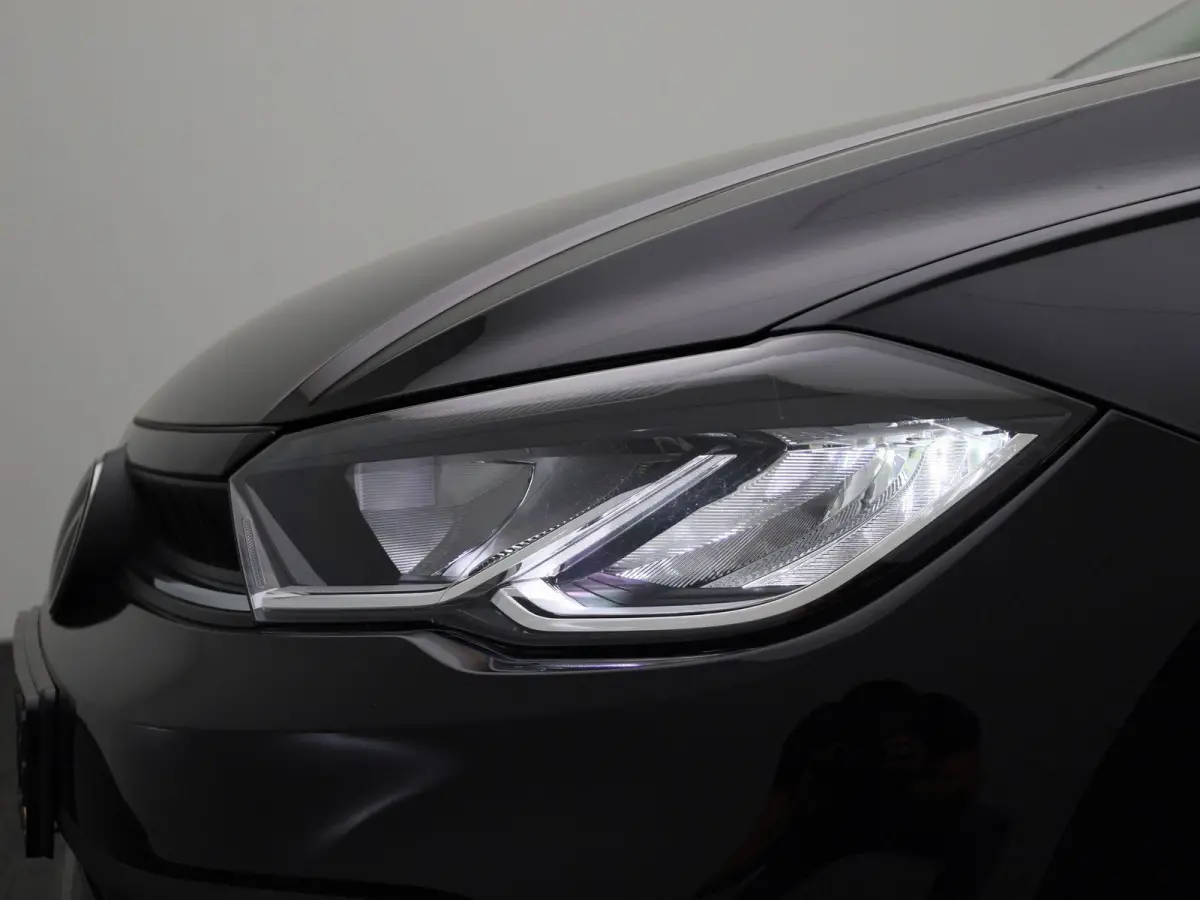 1.0 TSI Life Edition | Draadloze Apple Carplay | Adaptieve cruise control | Travel Assist | Parkeersensoren | Achteruitrij camera |