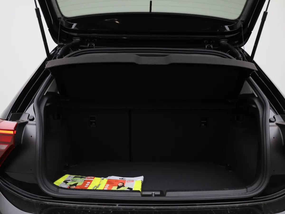 1.0 TSI Life Edition | Draadloze Apple Carplay | Adaptieve cruise control | Travel Assist | Parkeersensoren | Achteruitrij camera |
