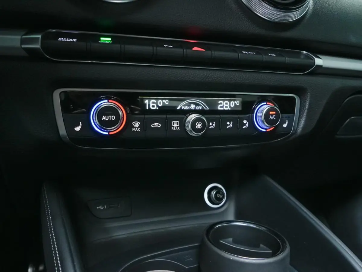40 e-tron S-Line | Panodak | B&O Audio