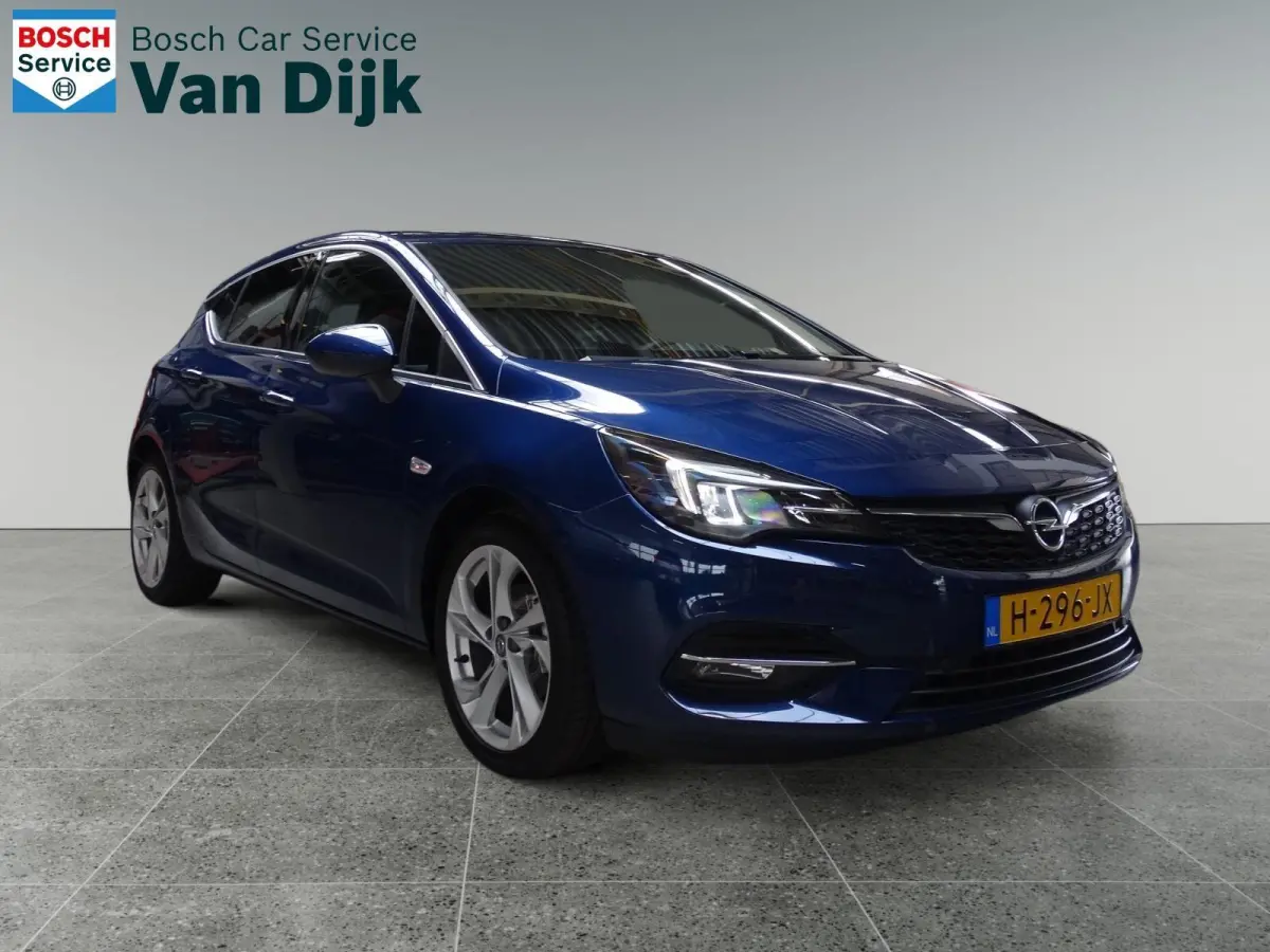 1.2 Launch Elegance 110pk / Camera / Carplay /
