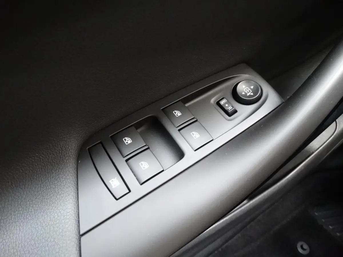 1.2 Launch Elegance 110pk / Camera / Carplay /