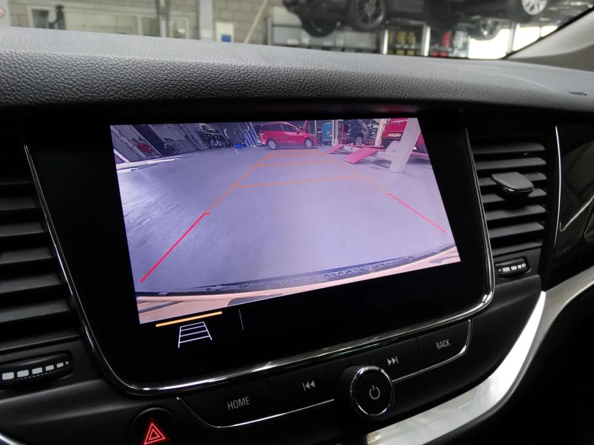 1.2 Launch Elegance 110pk / Camera / Carplay /