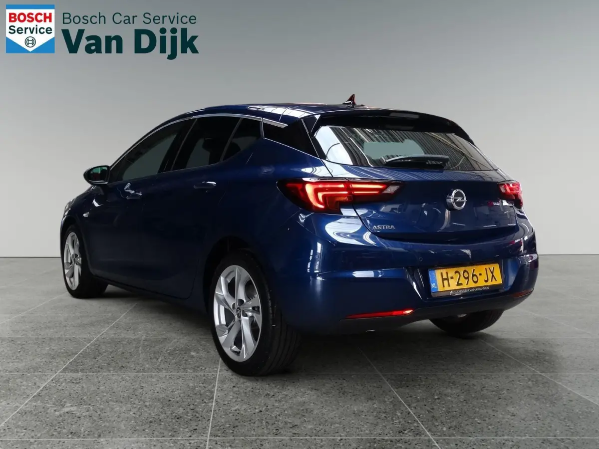 1.2 Launch Elegance 110pk / Camera / Carplay /