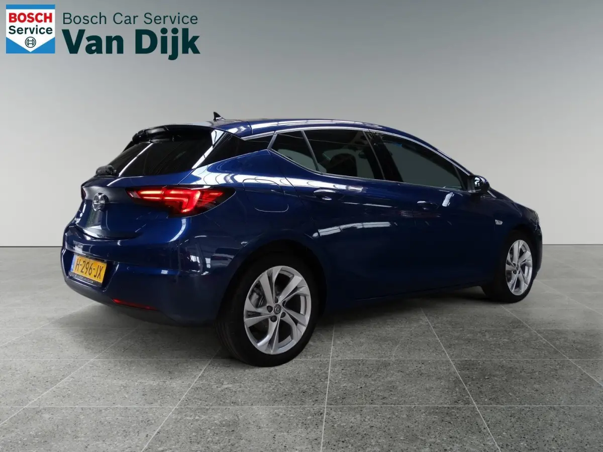 1.2 Launch Elegance 110pk / Camera / Carplay /