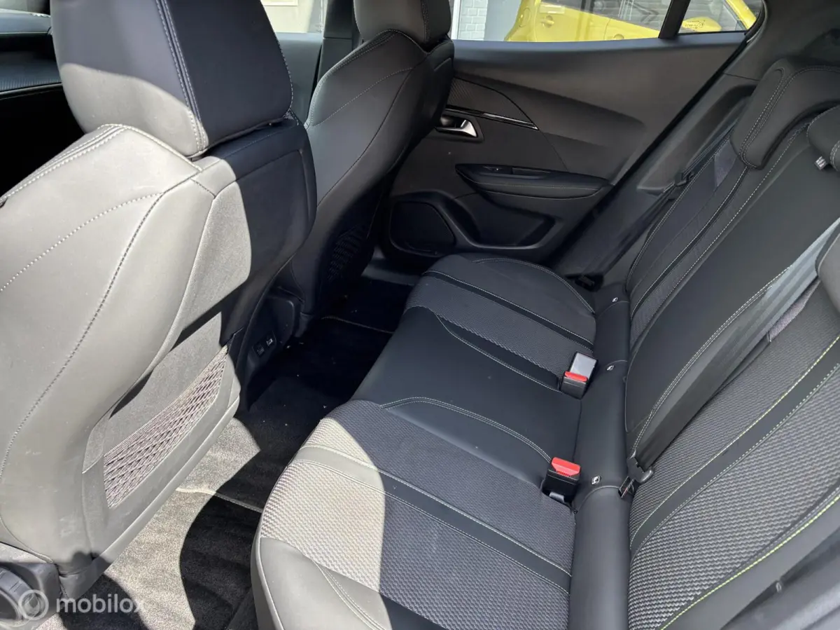 1.2 PureTech 130 GT autom navi dodehoek detectie camera voor en achter DAB