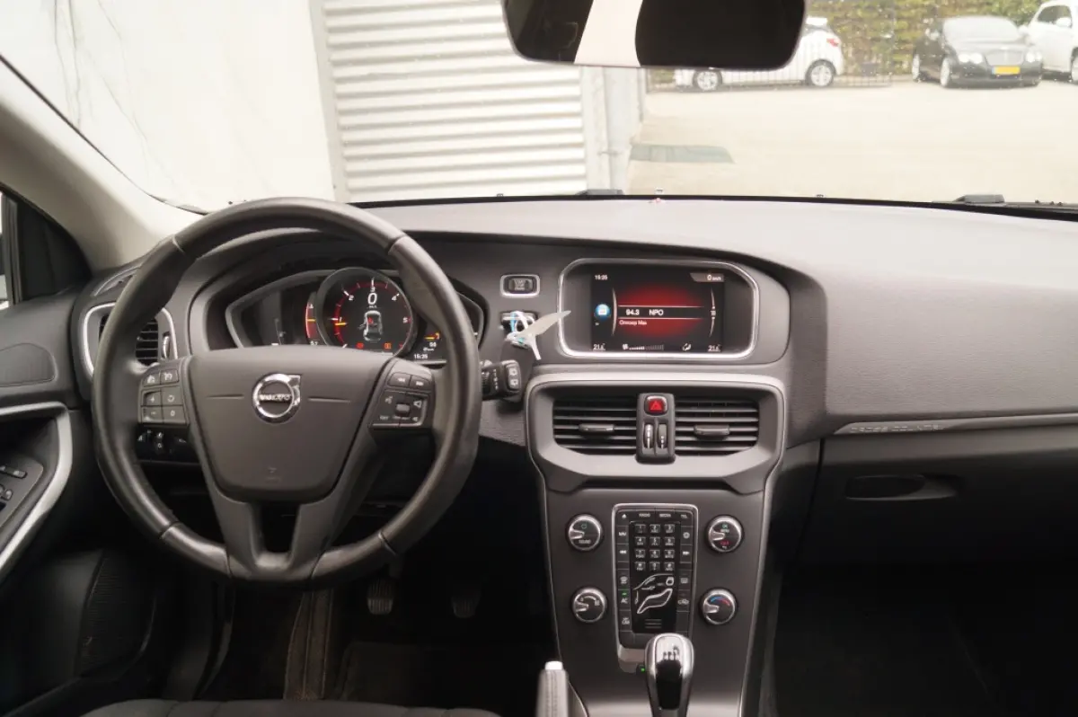 2.0 D2 120pk Kinetic -NAVI-PDC-AIRCO-