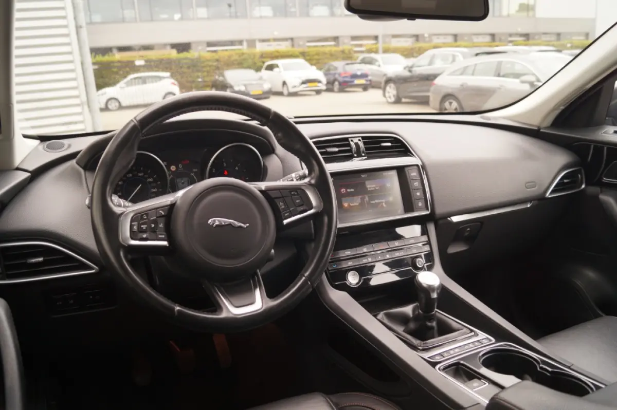 2.0d 180pk AWD Prestige -LEER-NAVI-CAM-ECC-
