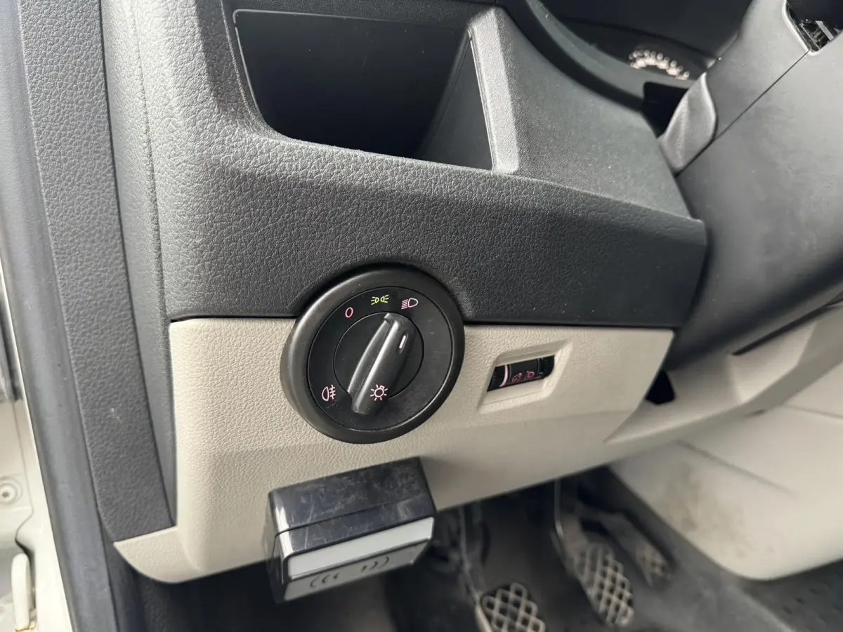 2.0 TDI L2H1 Trendline DUBBEL CABINE / AIRCO / LEER / VERLAAGD / SPOILERS