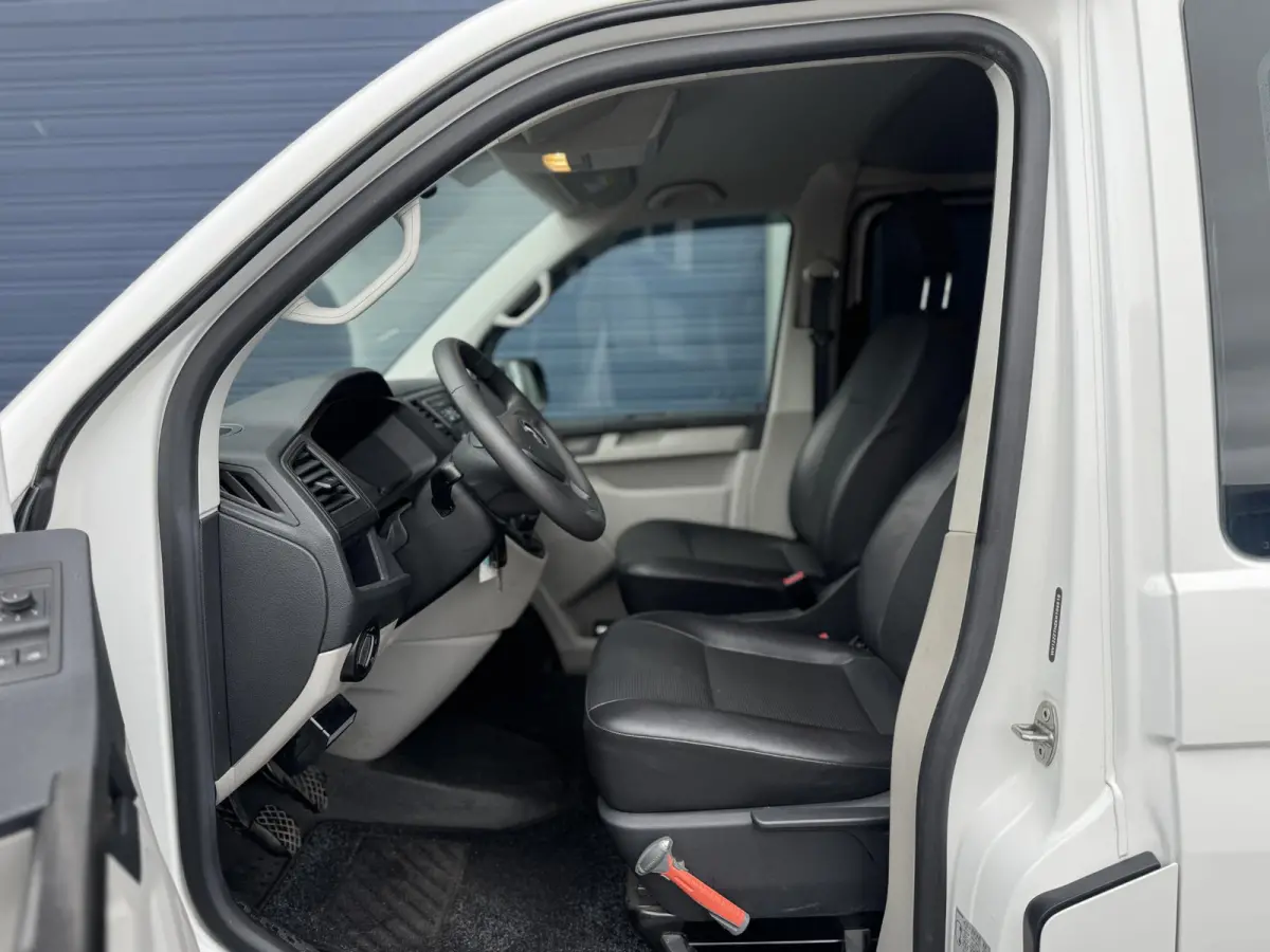2.0 TDI L2H1 Trendline DUBBEL CABINE / AIRCO / LEER / VERLAAGD / SPOILERS