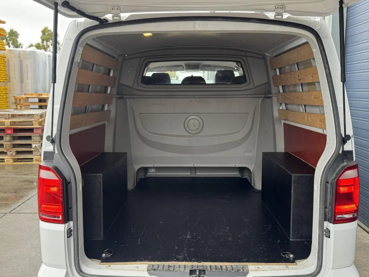 2.0 TDI L2H1 Trendline DUBBEL CABINE / AIRCO / LEER / VERLAAGD / SPOILERS