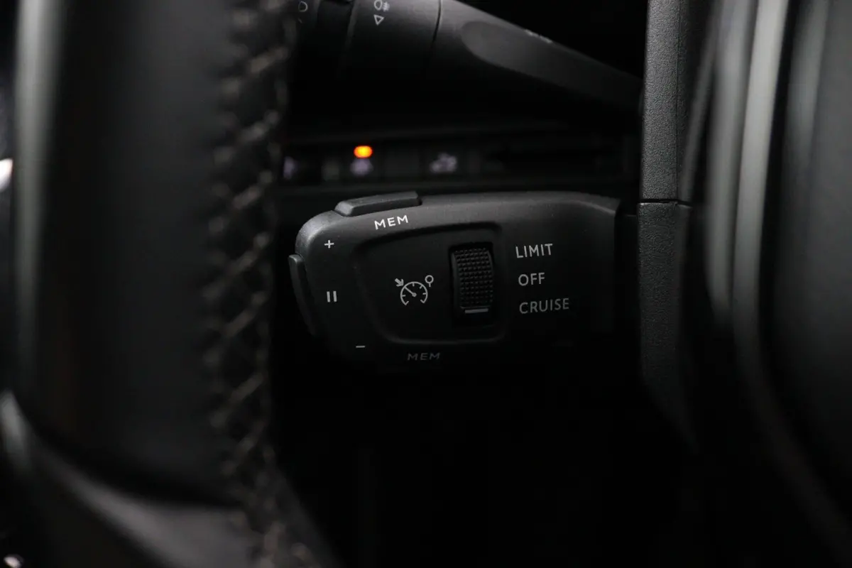 1.2 FACELIFT*NAVI*CAM*HAAK*CRUISE*ECC*CARPLAY*7PER